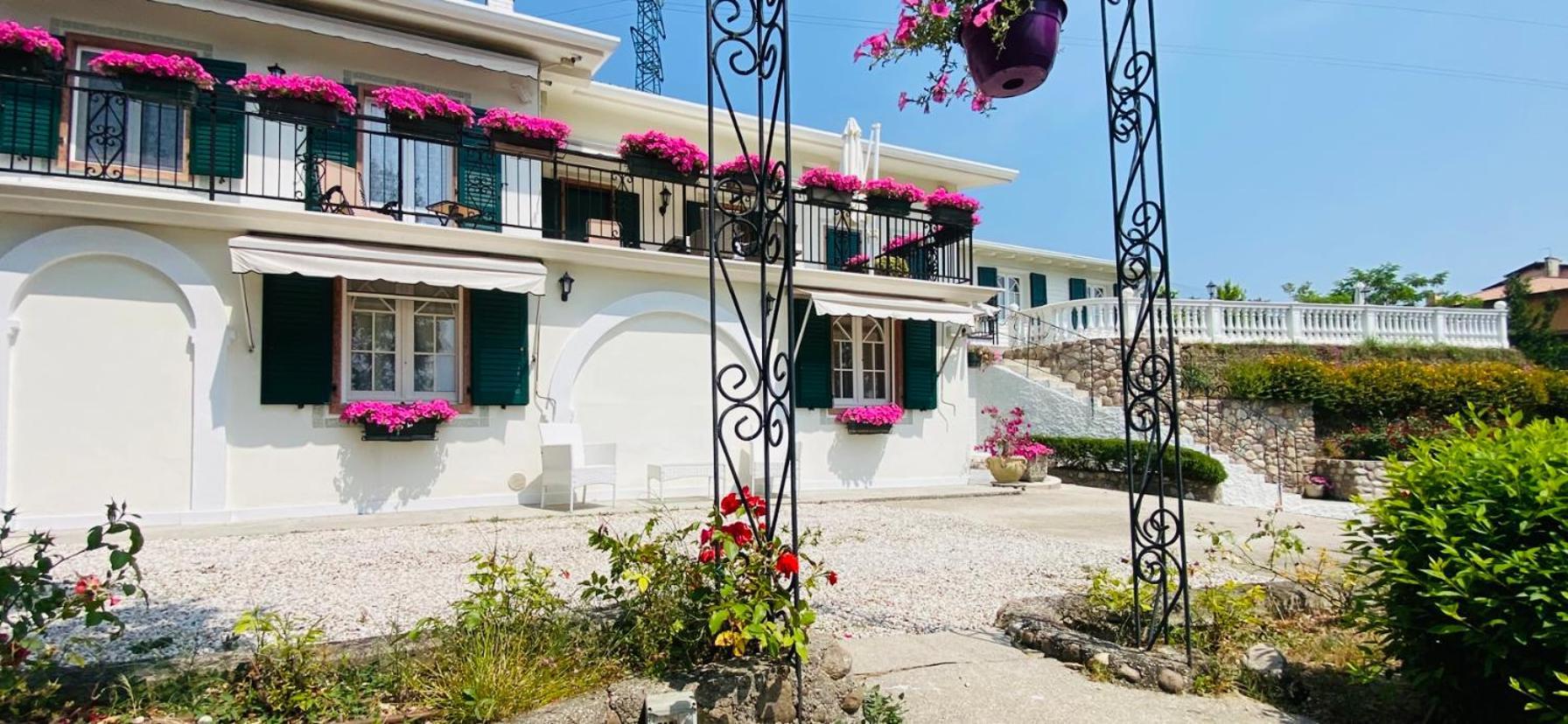 Villa Poggio Ulivo Pool-Apartments Rivoli Veronese Exterior foto
